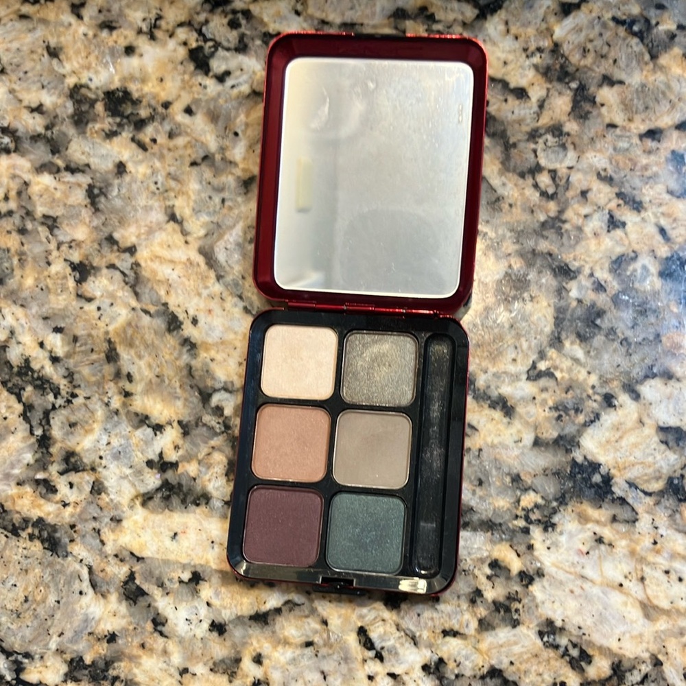 MAC Cosmetics intriguing, scarlet warm eyes